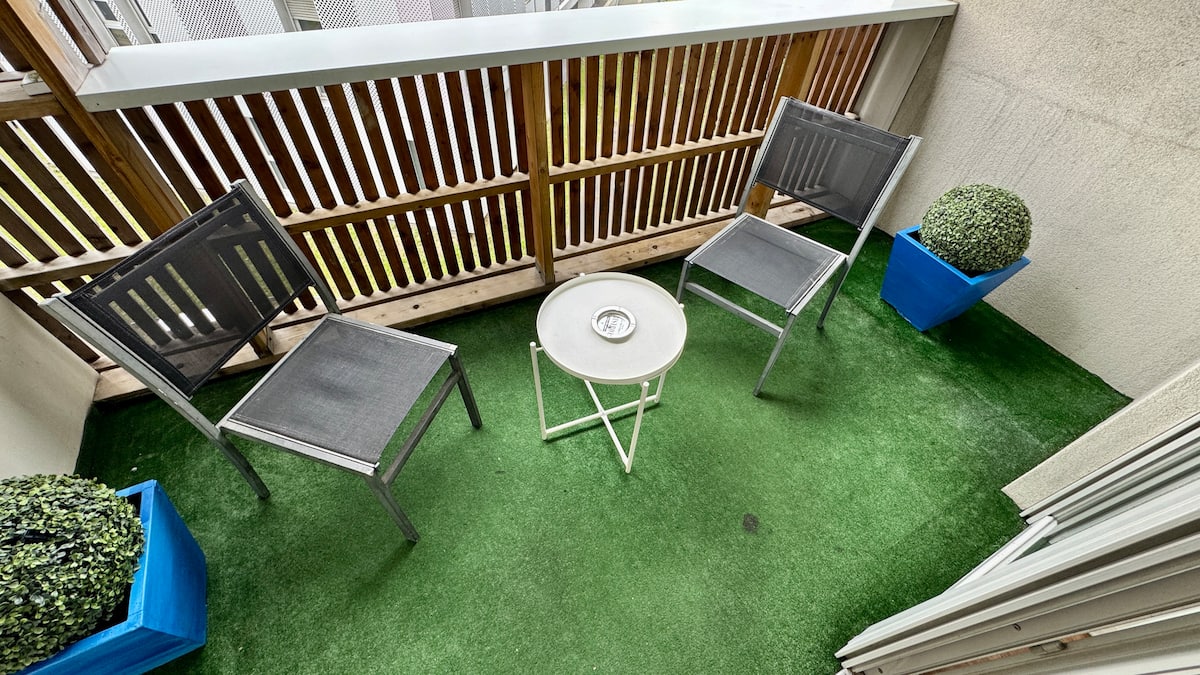 Terrasse extérieure côté jardin — T3 parking & patio, photo 15
