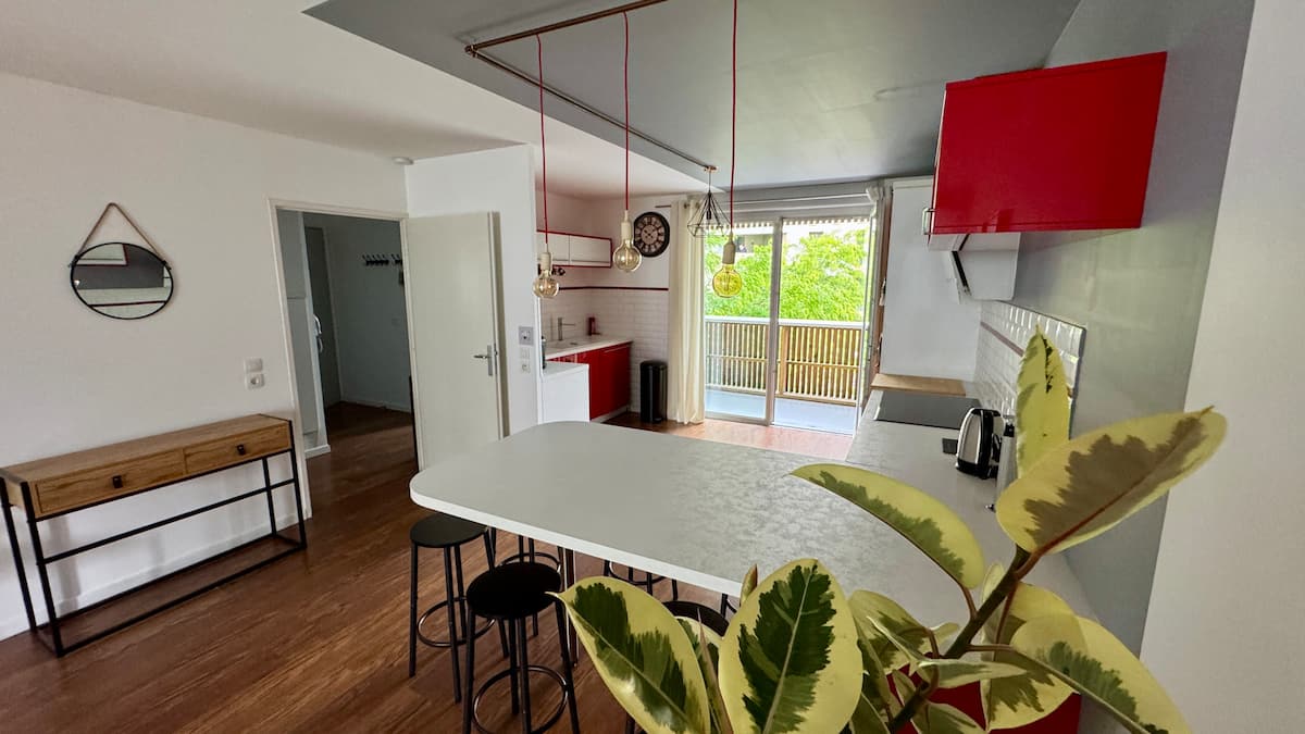 Espace repas image 1 — T3 parking & patio, photo 8